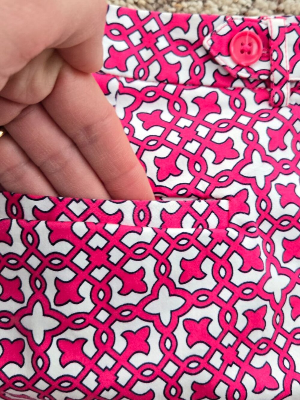 Laundry by shelli segal pink white geomatric print shorts size 10 EUC - Picture 9 of 10